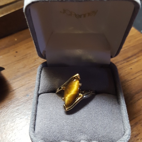 Jewelry - Gold band with tigers eye stone, size 6 Jewelry - Gold band with tigers eye stone, size 6